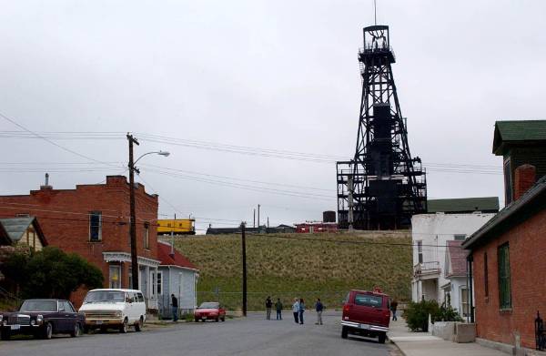 Uptown Butte (5/7/2008 - Credits: John Ansotegui)