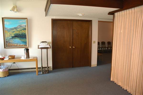 Dahl Funeral Home (5/24/2007 - Credits: John Ansotegui)