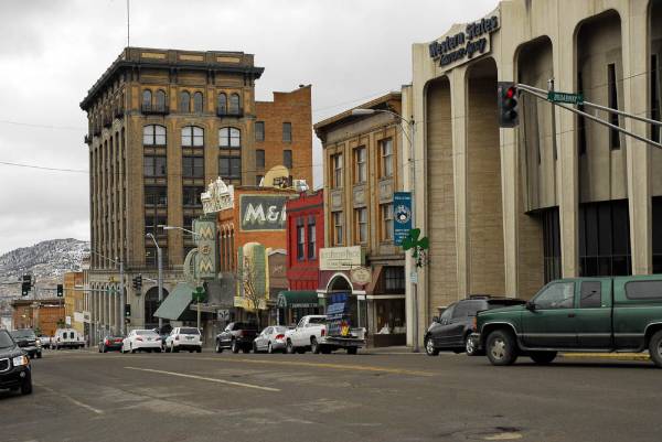 Uptown Butte (4/9/2009 - Credits: John Ansotegui)