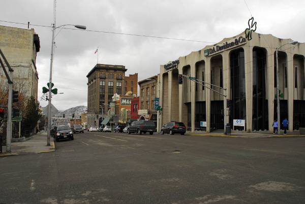 Uptown Butte (4/9/2009 - Credits: John Ansotegui)