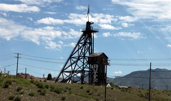 Uptown Butte (7/1/2010 - Credits: John Ansotegui)