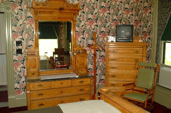 Sander's Mansion (5/23/2008 - Credits: John Ansotegui)
