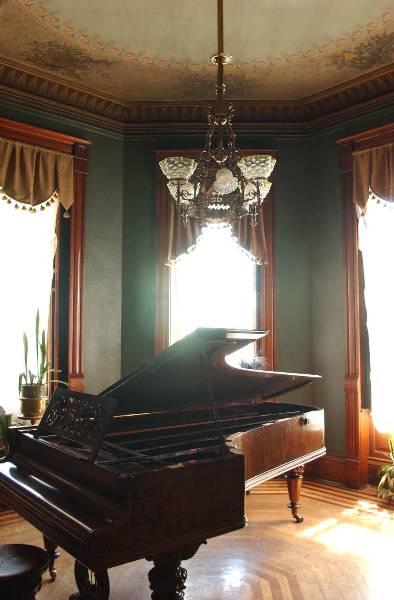 Copper King Mansion (6/1/2004 - Credits: Bill Kuney)