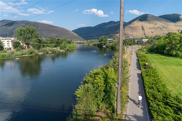 Missoula - Missoula Riverfront Trail biking, Missoula (7/31/2019 - Credits: Visit Montana - Webdam)