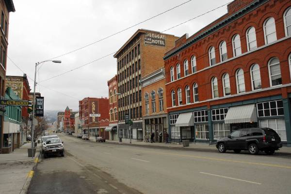 Uptown Butte (4/9/2009 - Credits: John Ansotegui)