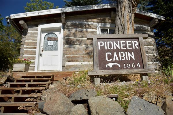 Helena - Pioneer Cabin, Helena (9/27/2017 - Credits: Montana Office of Tourism and Business Development - Webdam)
