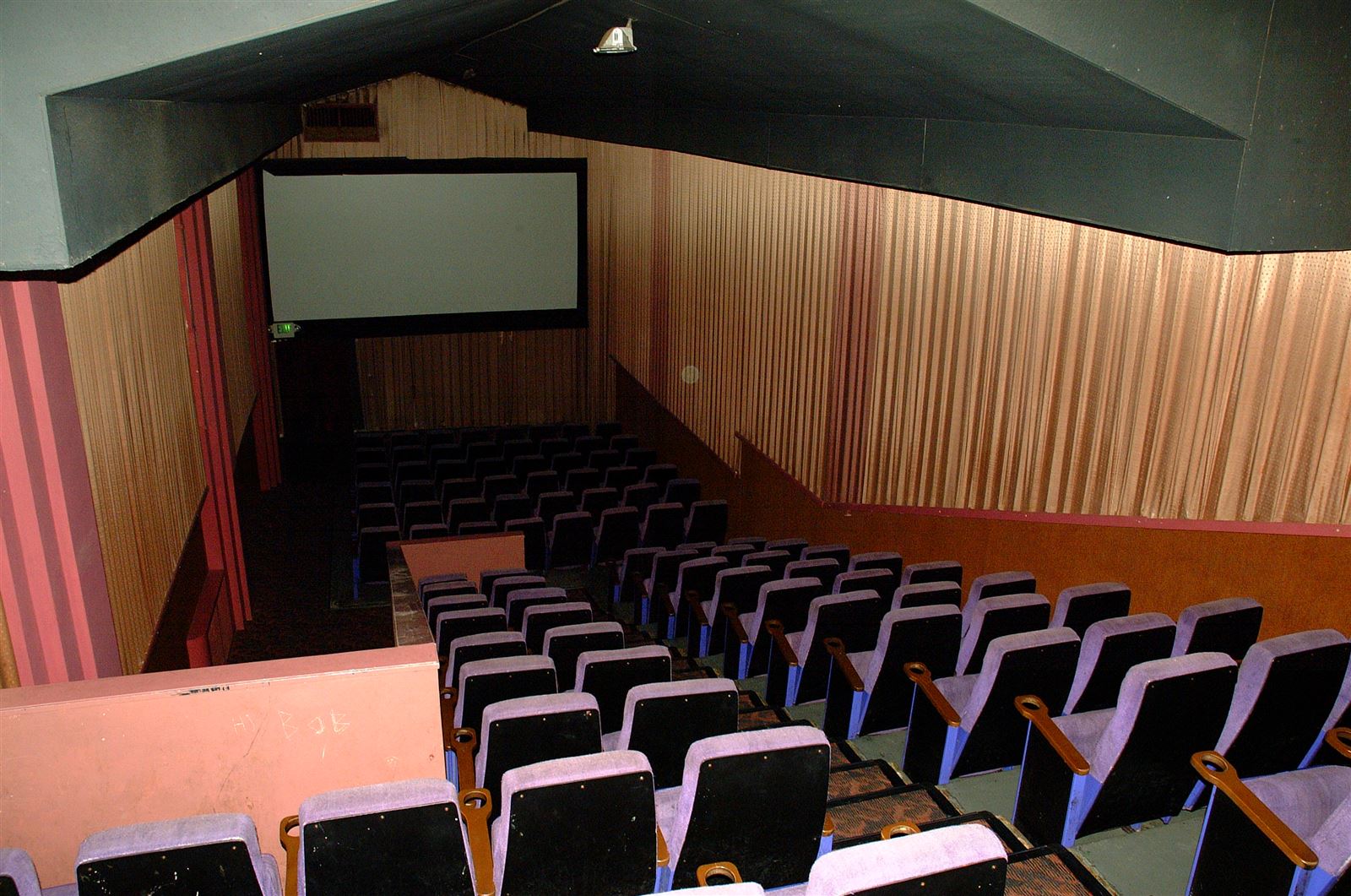 Locations Hub Empire Twin Theater